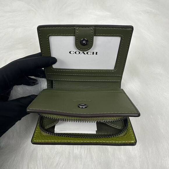 Coach Snap Wallet In Leather/Silver/Light Olive C2862 NWT - Picture 4 of 4